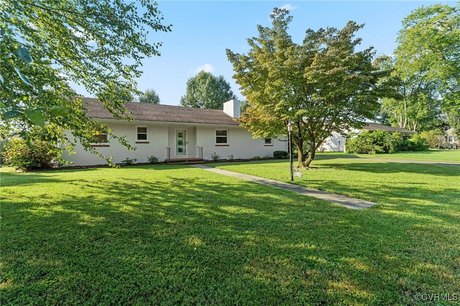 Move-in ready Rancher ideally located in the heart of - Beach Home for sale in Tappahannock, Virginia on Beachhouse.com