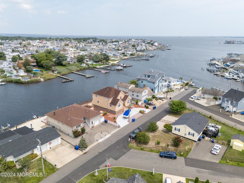 A home for making memories with breathtaking and expansive views - Beach Home for sale in Toms River, New Jersey on Beachhouse.com