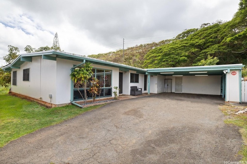 Located in the Kaopa neighborhood in the Enchanted Lakes area of - Beach Home for sale in Kailua, Hawaii on Beachhouse.com