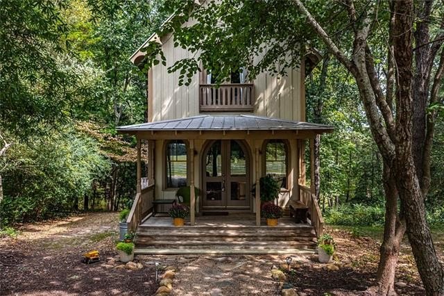 A sunny, elegant cottage surrounded by nature is minutes from - Beach Home for sale in Irvington, Virginia on Beachhouse.com