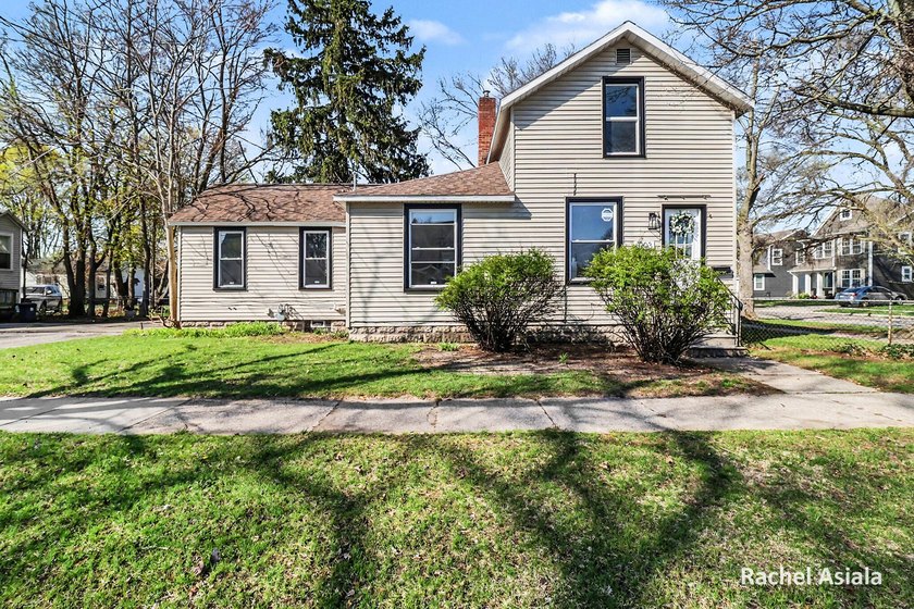 Welcome Home! 1204 4th St blends modern updates with timeless - Beach Home for sale in Muskegon, Michigan on Beachhouse.com