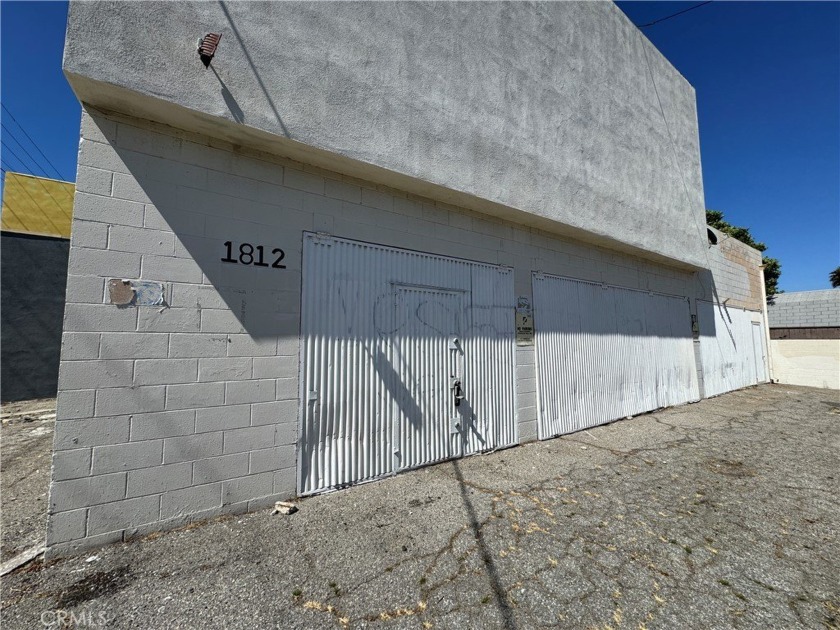 Great opportunity to purchase a freestanding warehouse on a - Beach Commercial for sale in San Pedro, California on Beachhouse.com