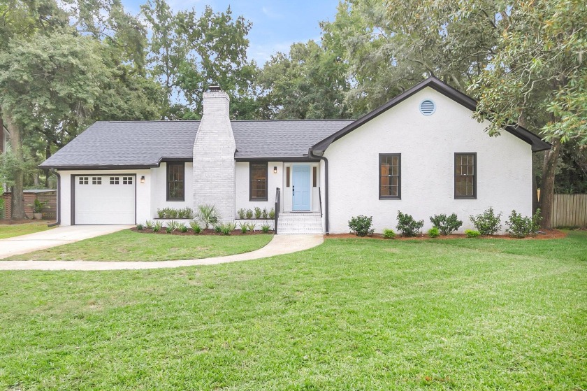 Listed under $490 sq ft in South Mount Pleasant! Meticulously - Beach Home for sale in Mount Pleasant, South Carolina on Beachhouse.com