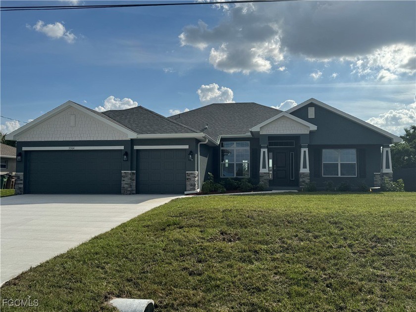 New Construction - ASK ABOUT INCENTIVES!! Perfect location West - Beach Home for sale in Cape Coral, Florida on Beachhouse.com