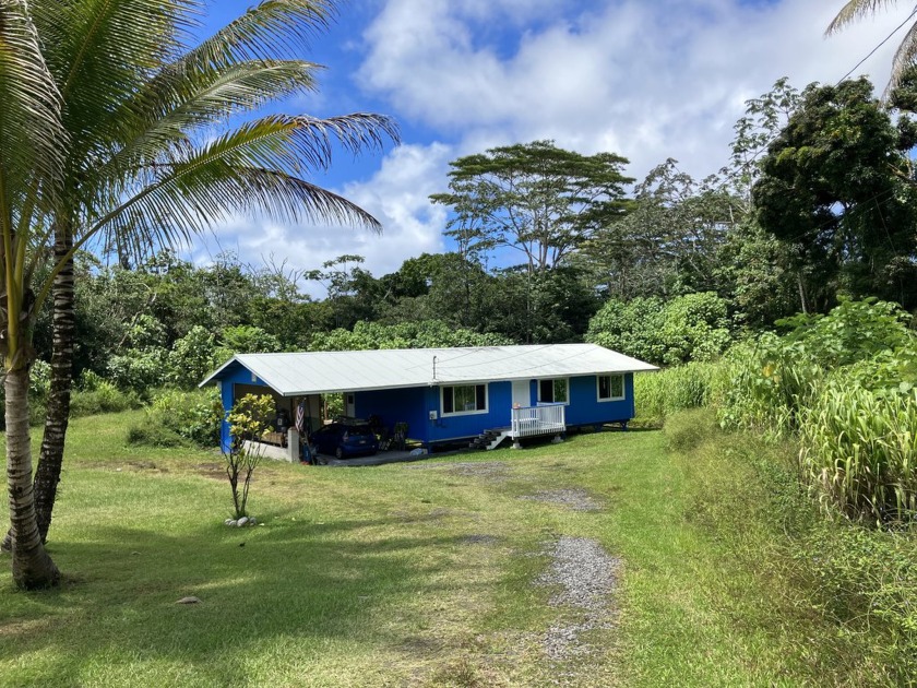 This 3-bedroom, 2-bath home in Hawaiian Paradise Park is a - Beach Home for sale in Keaau, Hawaii on Beachhouse.com