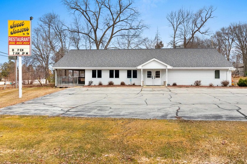 Turn-key opportunity! Well-run diner known for its loyal - Beach Lot for sale in Luxemburg, Wisconsin on Beachhouse.com