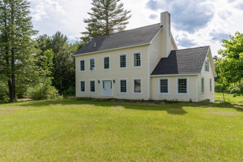 Beautiful 2001 Colonial on 3.5 peaceful acres! Offers 4+ - Beach Home for sale in Brunswick, Maine on Beachhouse.com