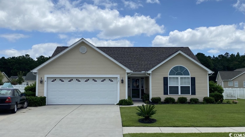 Welcome home to this spacious 3 bed/ 2 bath home with split - Beach Home for sale in Little River, South Carolina on Beachhouse.com