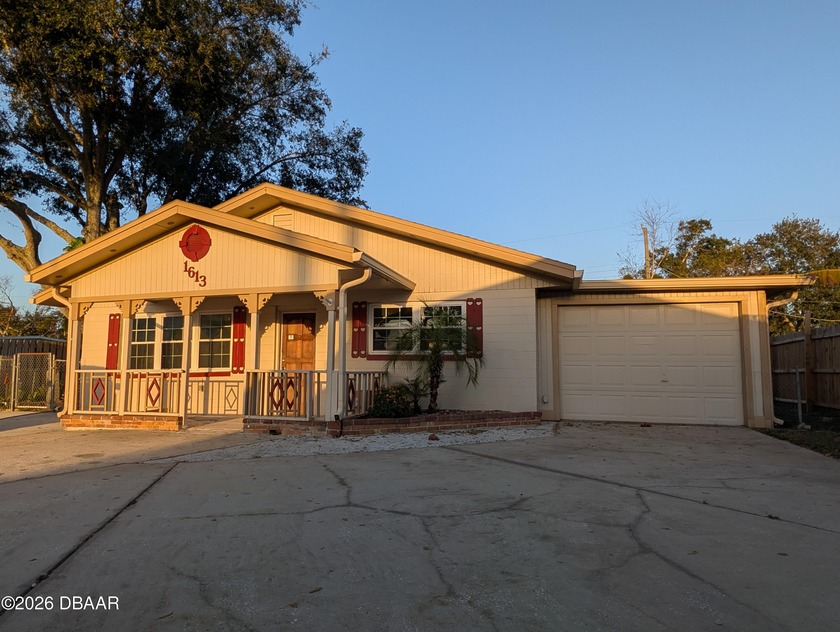 Why rent when you can own? This cozy home is calling-come make - Beach Home for sale in Holly Hill, Florida on Beachhouse.com