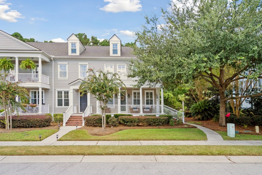 Nestled in the beautiful neighborhood of Hamlin Plantation this - Beach Home for sale in Mount Pleasant, South Carolina on Beachhouse.com