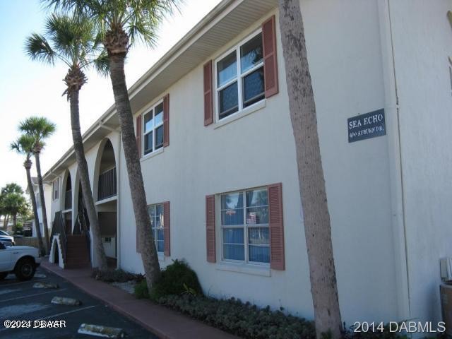 Great location with just minutes' walk to the beach and close to - Beach Condo for sale in Daytona Beach, Florida on Beachhouse.com