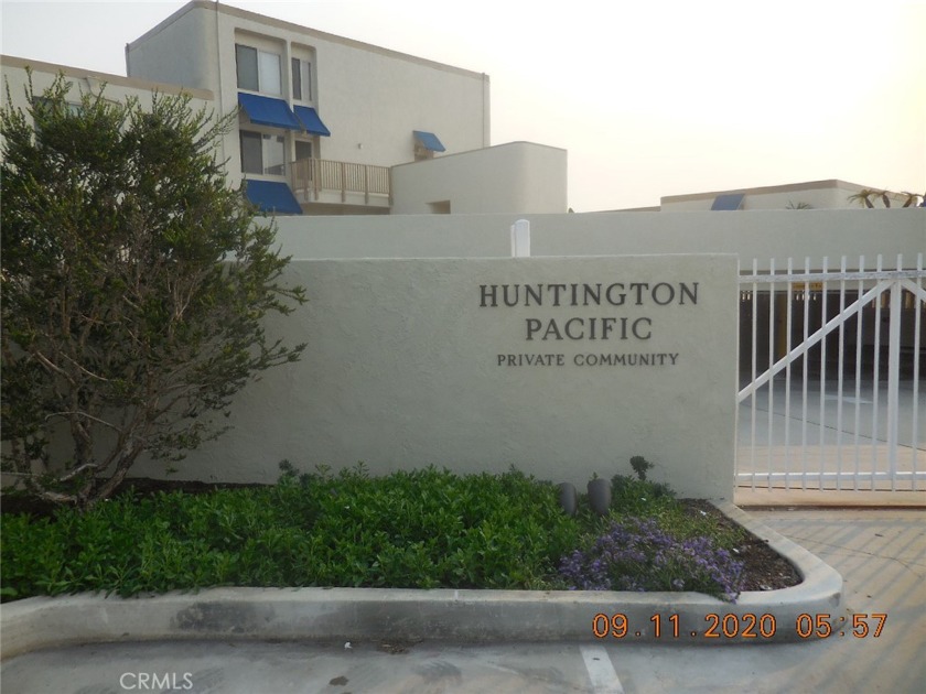Great location in the complex with direct access to the beach or - Beach Condo for sale in Huntington Beach, California on Beachhouse.com
