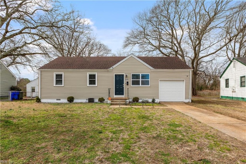 Beautifully remodeled house with a huge fenced backyard - Beach Home for sale in Norfolk, Virginia on Beachhouse.com