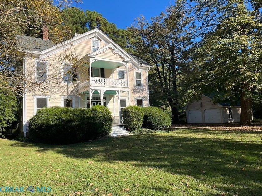 Location, location, location! In the heart of Virginia's River - Beach Home for sale in Irvington, Virginia on Beachhouse.com