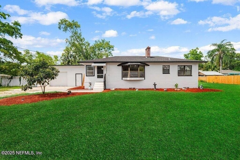 Great opportunity for first time owner or investor looking to - Beach Home for sale in Jacksonville, Florida on Beachhouse.com