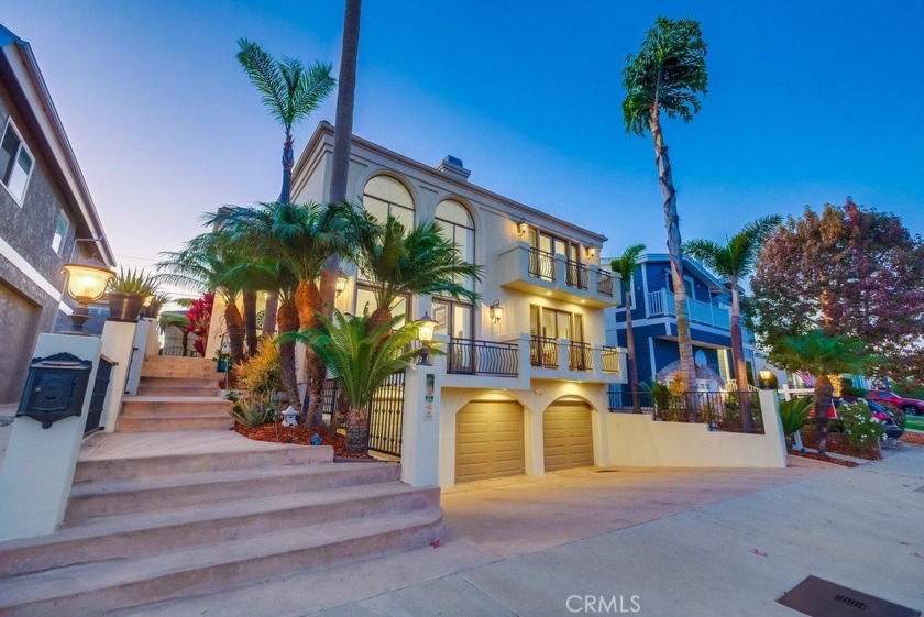 This stunning custom home is an extraordinary blend of elegance - Beach Home for sale in San Pedro, California on Beachhouse.com