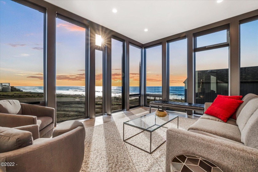 STUNNING architecture. DRAMATIC ocean views. This elegant - Beach Home for sale in Yachats, Oregon on Beachhouse.com