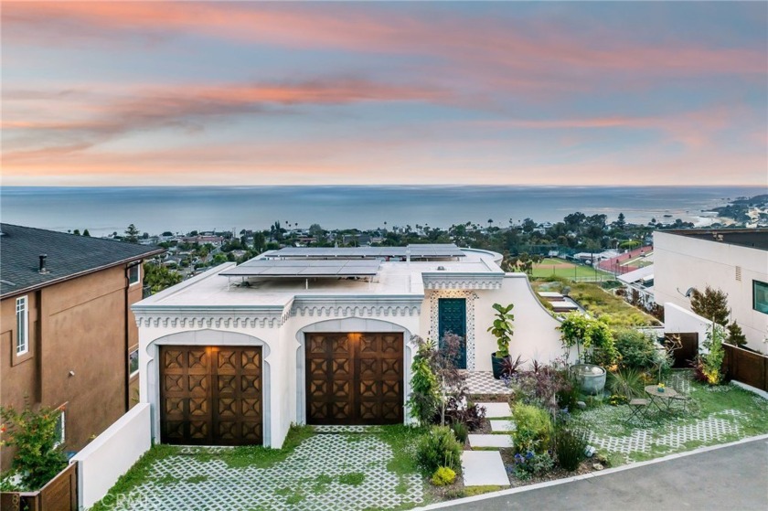 Panoramic ocean views take center stage at this new construction - Beach Home for sale in Laguna Beach, California on Beachhouse.com