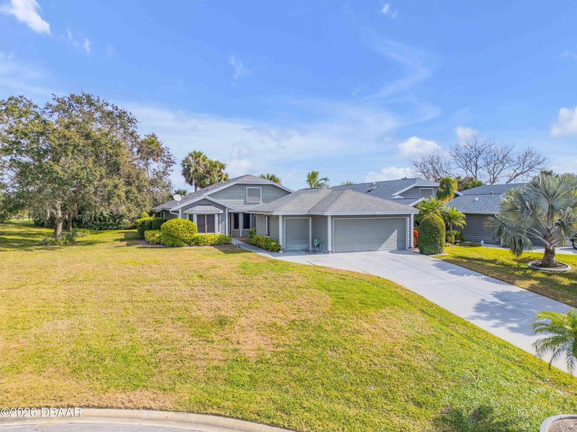 This beautifully maintained and spacious 3 bedroom, 2 1/2 bath - Beach Home for sale in New Smyrna Beach, Florida on Beachhouse.com
