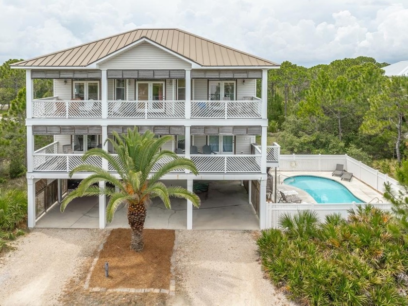 Quality at it's finest, this 4 bedroom/4.5 bathroom is an - Beach Home for sale in St. George Island, Florida on Beachhouse.com