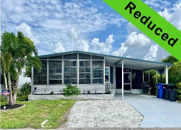 Don't sacrifice luxury for downsizing. This updated beauty is - Beach Home for sale in Venice, Florida on Beachhouse.com