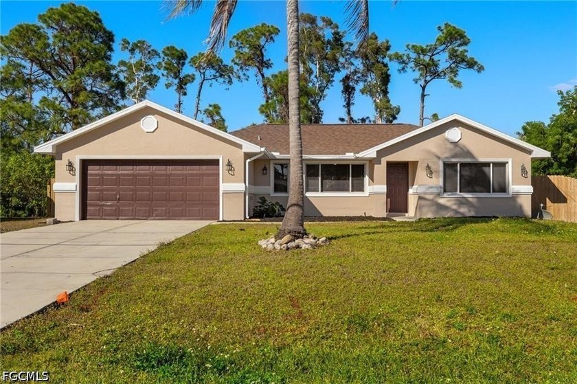 Move right into this beautifully updated Fort Myers home - Beach Home for sale in Fort Myers, Florida on Beachhouse.com
