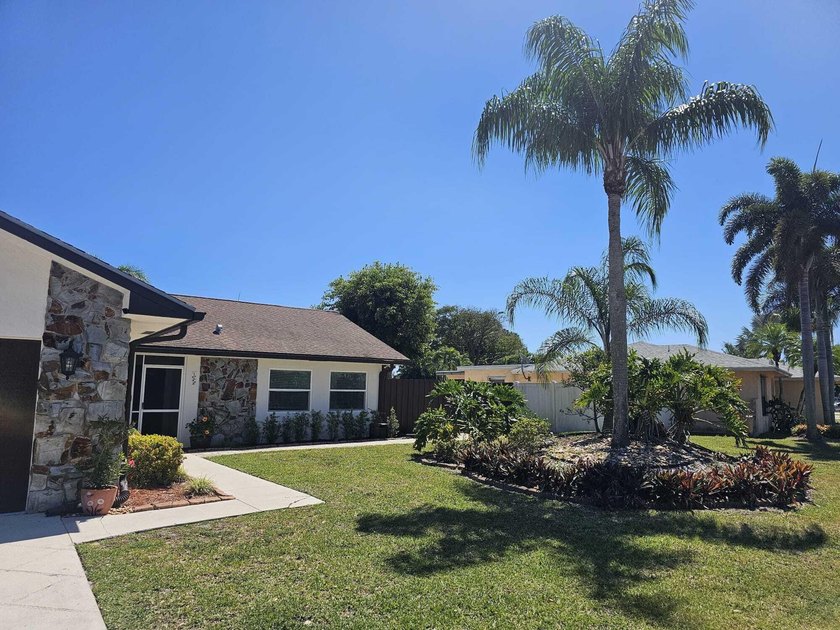 Beautiful single family pool home in La Mancha Royal Palm Beach - Beach Home for sale in Royal Palm Beach, Florida on Beachhouse.com