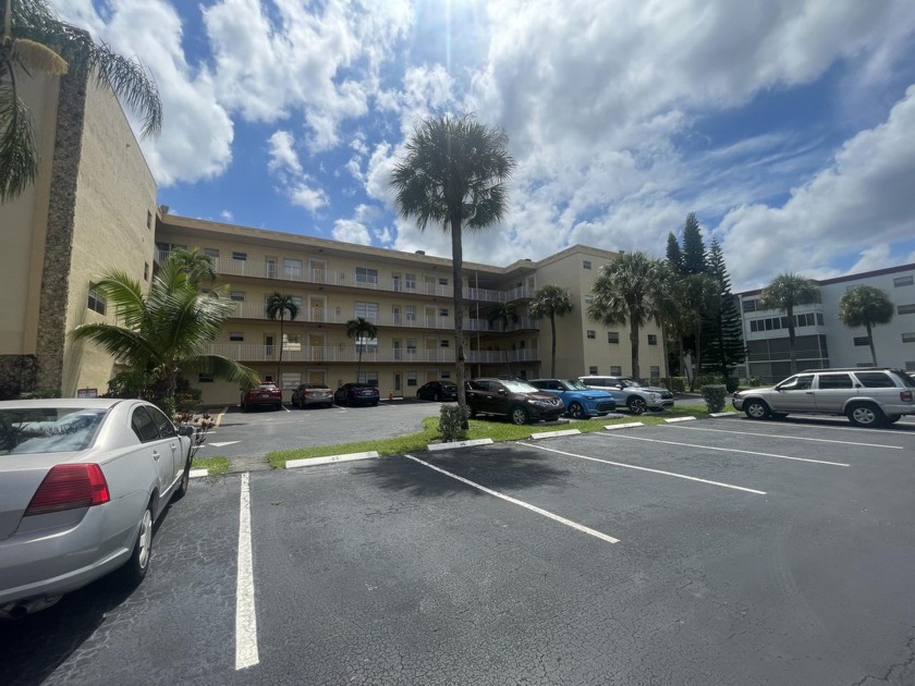 This unit offers 793 square feet of living space, ready for your - Beach Condo for sale in Lauderdale Lakes, Florida on Beachhouse.com