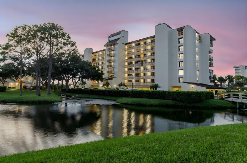 This stunning corner-unit penthouse epitomizes the ultimate - Beach Condo for sale in Largo, Florida on Beachhouse.com