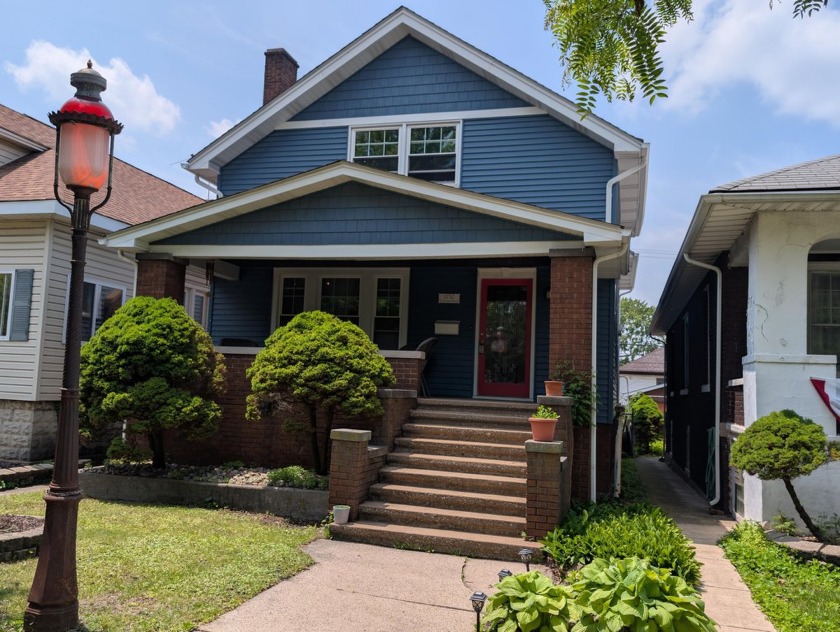 Timeless Charm Meets Modern Living - 3 Bedroom Gem. Welcome to - Beach Home for sale in Whiting, Indiana on Beachhouse.com