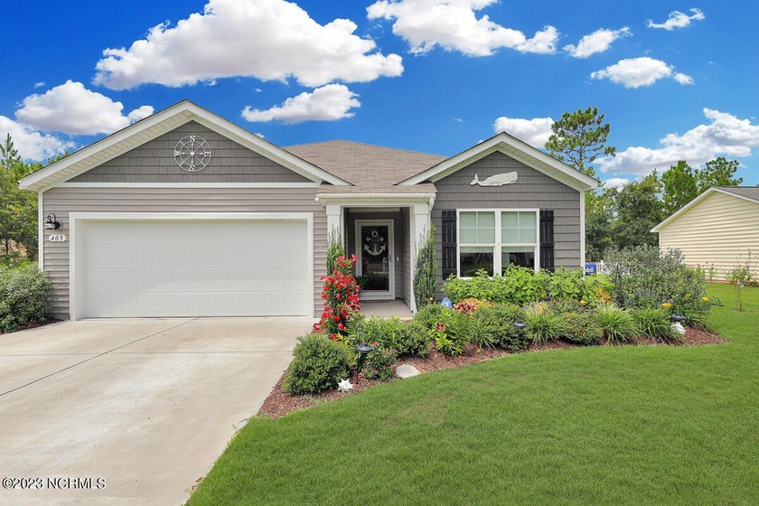 BETTER THAN NEW... one level living, solar panels, oversized lot - Beach Home for sale in Shallotte, North Carolina on Beachhouse.com