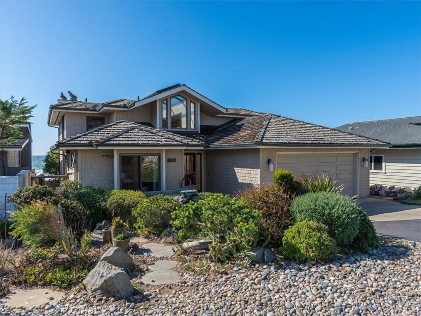 Oceanfront, up-scale home offers incredible white water - Beach Home for sale in Cambria, California on Beachhouse.com