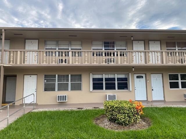 Beautifully renovated ground floor unit, with assigned parking - Beach Condo for sale in West Palm Beach, Florida on Beachhouse.com