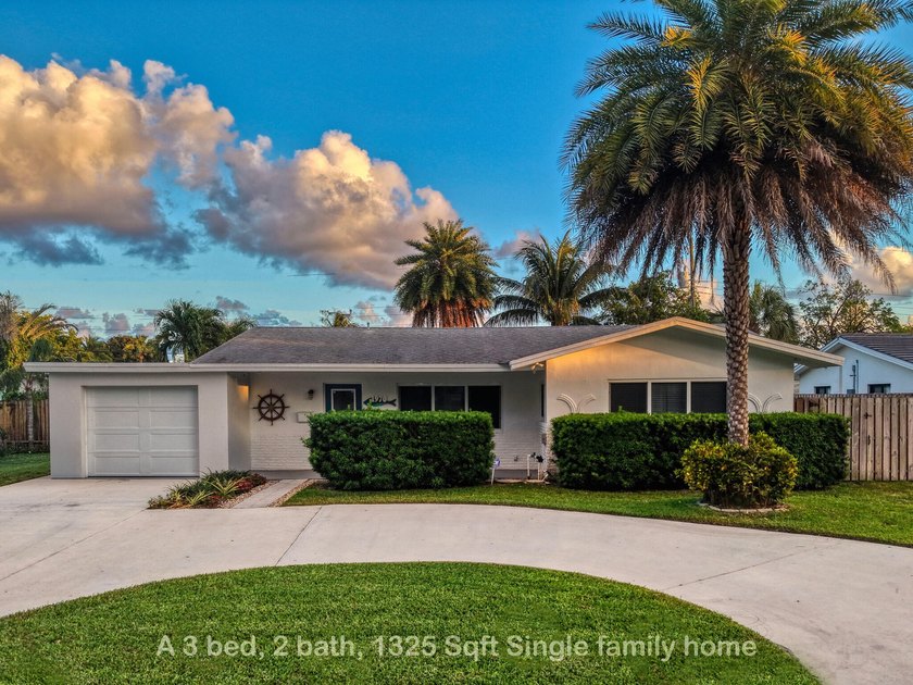 Stunning one-story 3BR/2BA home less than a mile from the beach - Beach Home for sale in Lighthouse Point, Florida on Beachhouse.com