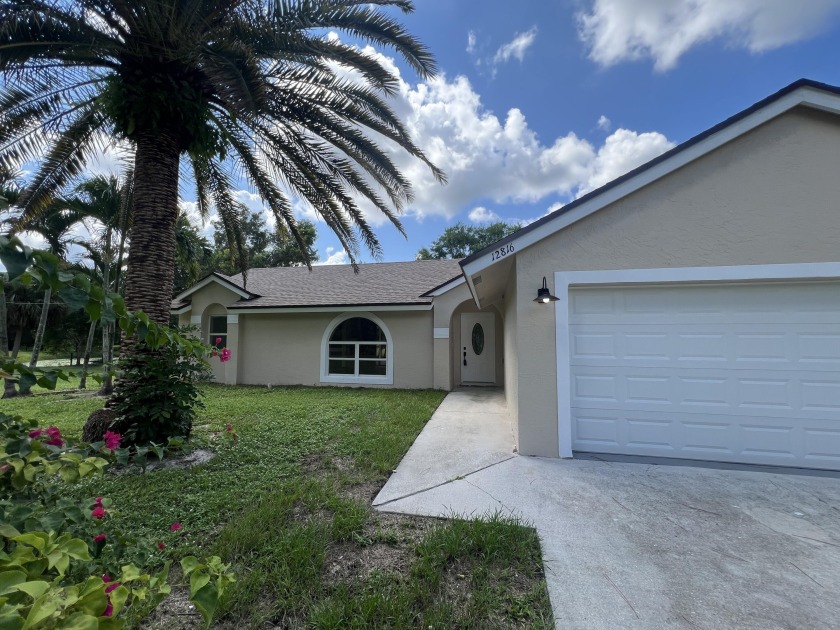 Welcome to this beautiful 3 bedroom, 2 bathroom, 1,869 sq. ft - Beach Home for sale in West Palm Beach, Florida on Beachhouse.com
