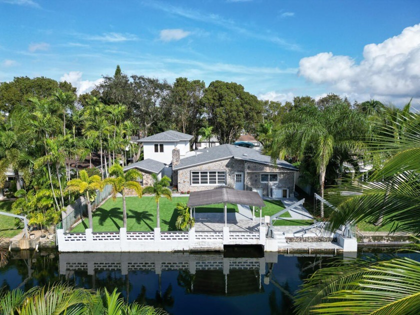 LOVE FISHING OR BOATING ? NO HOA! BRING YOUR BOAT! NEW ROOF! - Beach Home for sale in Hollywood, Florida on Beachhouse.com