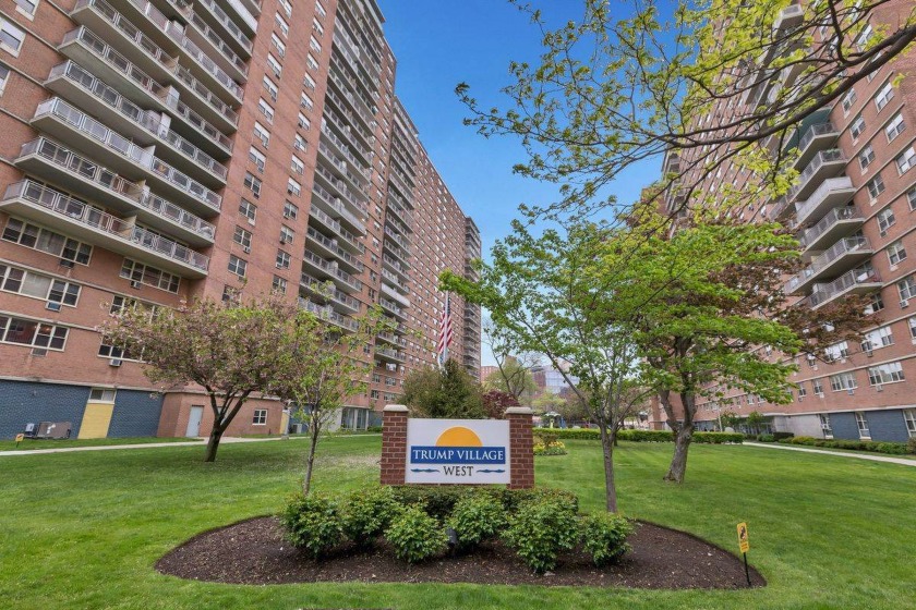 Spacious and Bright Two-Bedroom apartment in Trump Village - Beach Condo for sale in Brooklyn, New York on Beachhouse.com