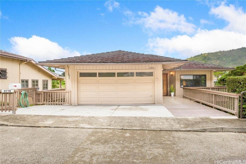 Recently updated with ALL NEW FLOORING AND A NEW PRICE! If you - Beach Home for sale in Honolulu, Hawaii on Beachhouse.com