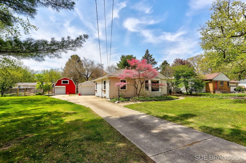 Welcome to 558 Pinecrest St! This move-in-ready home near Lake - Beach Home for sale in Holland, Michigan on Beachhouse.com