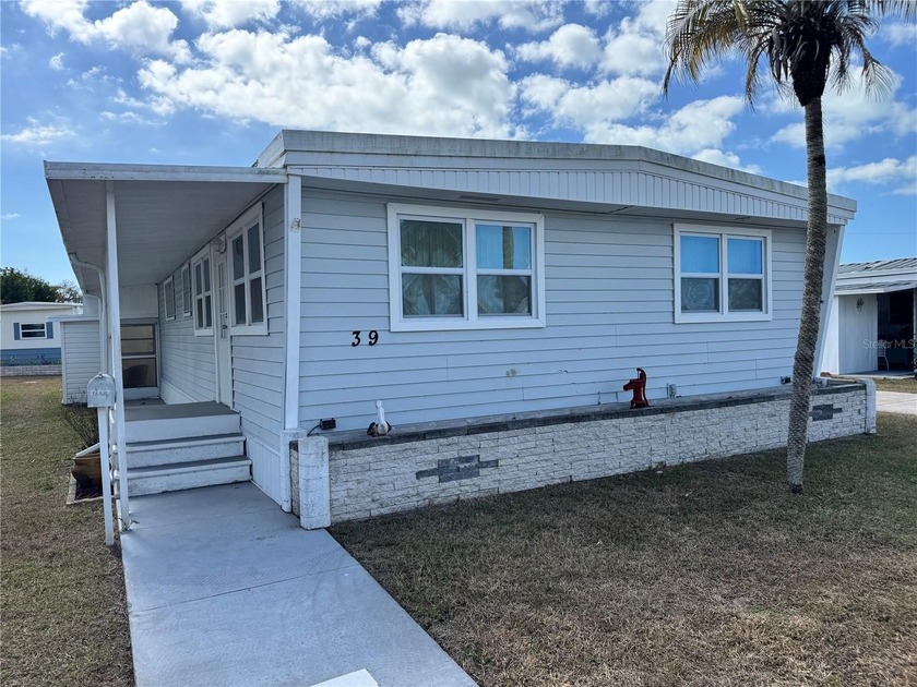 Charming 2 bedroom, 2 bath furnished double wide mobile home - Beach Home for sale in Englewood, Florida on Beachhouse.com