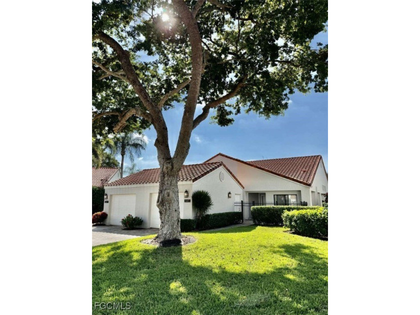 OUTSTANDING LOCATION less than one mile from Vanderbilt Beach in - Beach Home for sale in Naples, Florida on Beachhouse.com