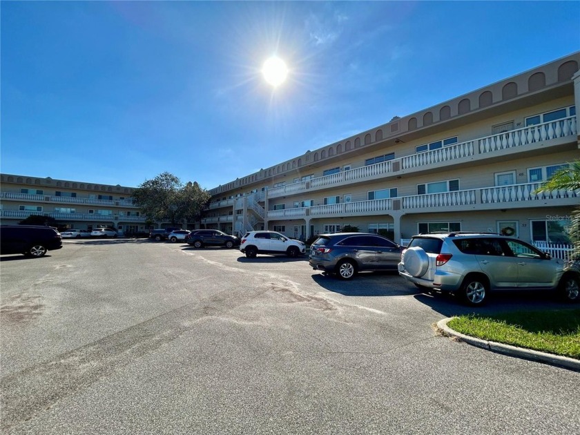 This property is an ideal blend of comfort and convenience. With - Beach Condo for sale in Clearwater, Florida on Beachhouse.com