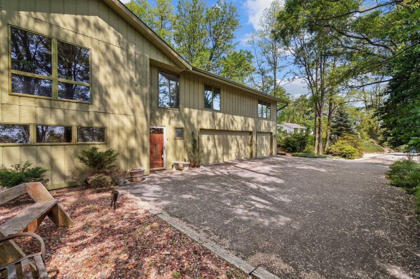 ALL THE BEST AT THE BEACH!Enjoy year-round lakefront living in - Beach Home for sale in Porter, Indiana on Beachhouse.com
