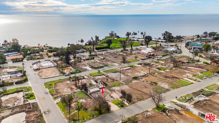 This 6,902 square foot ocean view lot on Bollinger Drive offers - Beach Lot for sale in Pacific Palisades, California on Beachhouse.com