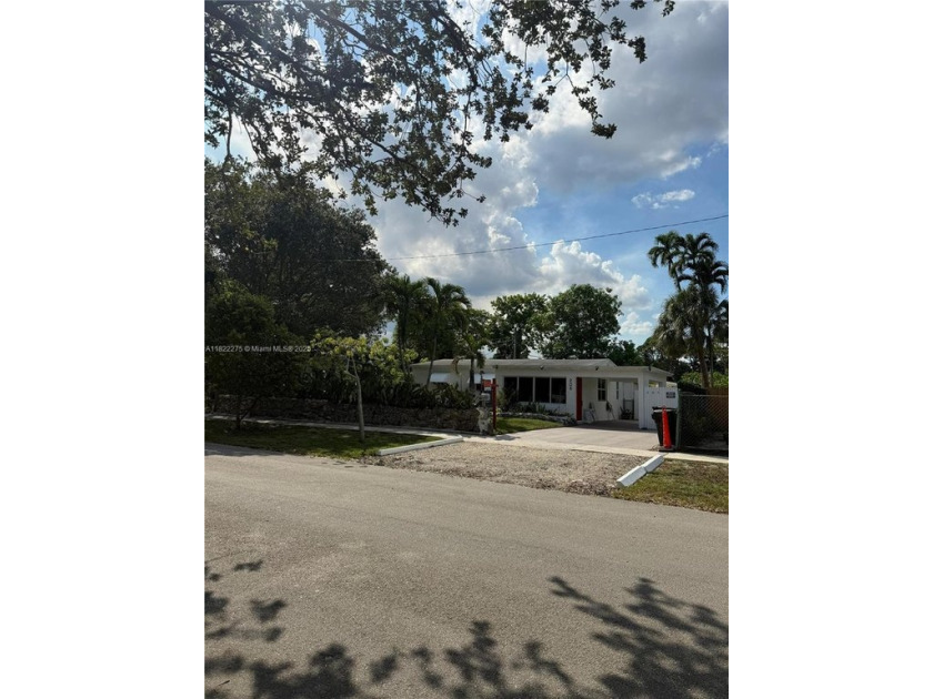 Lovely 3/2, better than new North Riverland home. New windows - Beach Home for sale in Fort Lauderdale, Florida on Beachhouse.com