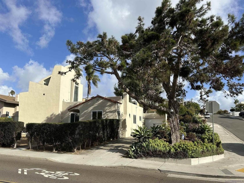 Rare blend of old world and modern architecture. It is situated - Beach Home for sale in San Diego, California on Beachhouse.com