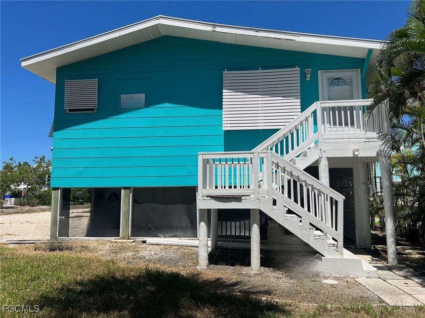 Discover the perfect opportunity for weekly rentals with direct - Beach Home for sale in Fort Myers Beach, Florida on Beachhouse.com