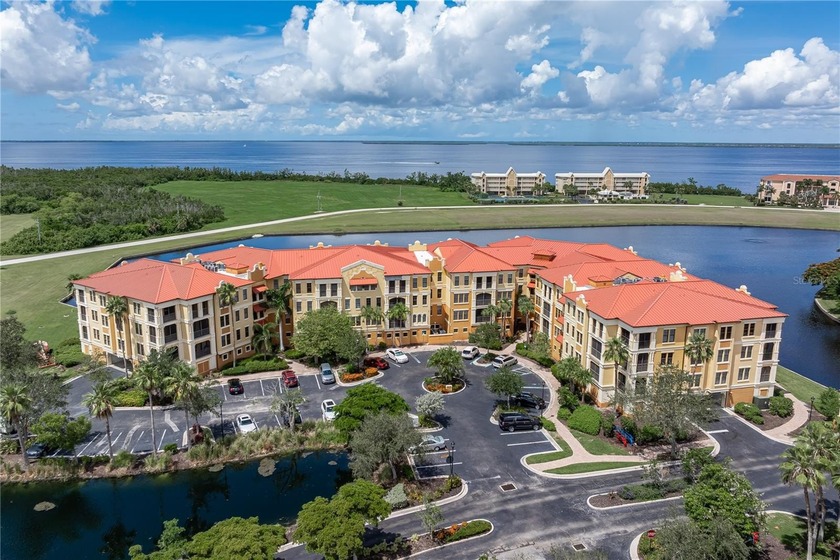 TOP-FLOOR VIVANTE CONDO W/PRIVATE GARAGE & LAKE VIEWS + - Beach Condo for sale in Punta Gorda, Florida on Beachhouse.com