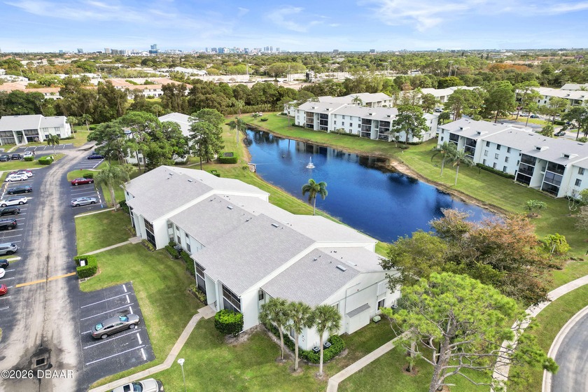Beautifully maintained 2-bedroom, 2-bathroom first-floor condo - Beach Condo for sale in West Palm Beach, Florida on Beachhouse.com