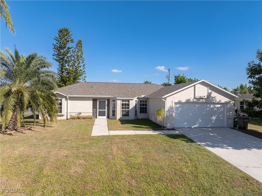 Welcome to 1409 SW 11th Pl - a wonderful opportunity to own a - Beach Home for sale in Cape Coral, Florida on Beachhouse.com
